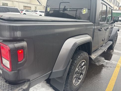 Used 2020 Jeep Gladiator Overland image 3