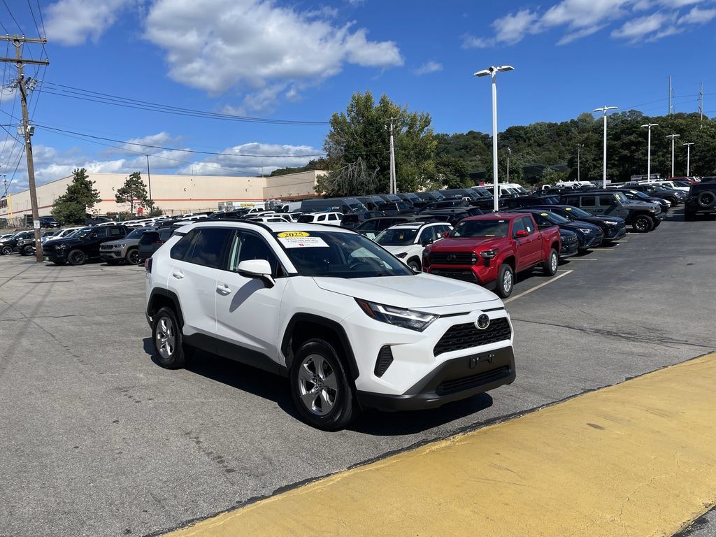 Used 2025 Toyota RAV4 XLE AWD/4WD image 6
