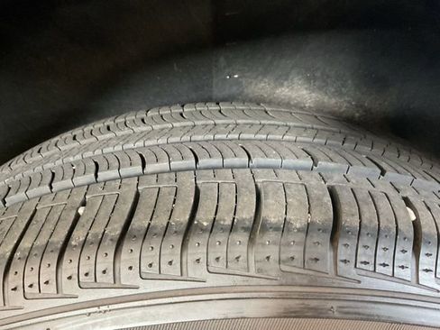 Used 2024 Subaru Ascent Premium w/ Convenience Package image 8