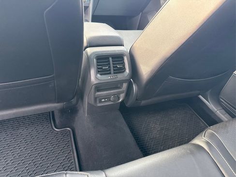 Used 2021 Volkswagen Tiguan SE R-Line image 17