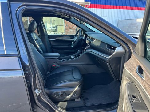 Used 2024 Jeep Grand Cherokee Limited 4xe w/ Luxury Tech Group II image 13