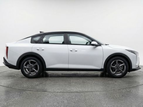 Used 2025 Kia K4 LXS image 11