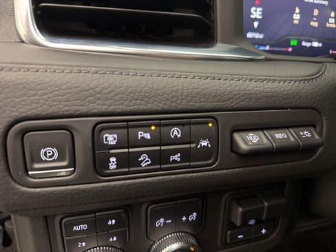 Used 2023 GMC Yukon Denali w/ Advanced Technology Package image 38