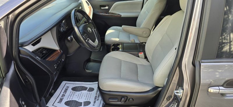 Used 2017 Toyota Sienna Limited Premium AWD/4WD image 13