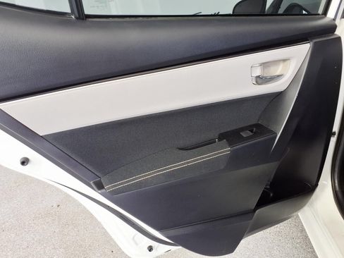 Used 2018 Toyota Corolla LE w/ Carpet Mat Package (TMS) FWD image 10