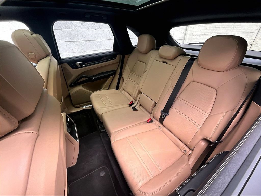 Certified 2023 Porsche Cayenne AWD/4WD image 22