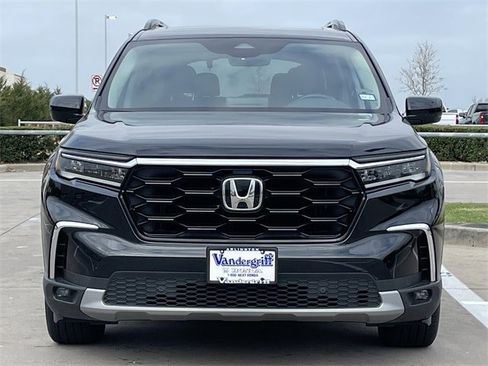 Certified 2024 Honda Pilot Touring image 7