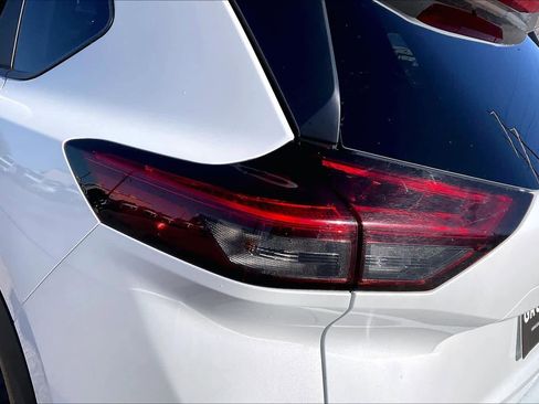 Used 2025 Nissan Rogue SV image 27