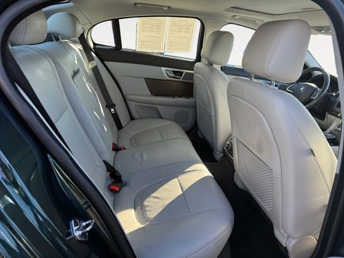 Used 2015 Jaguar XF Premium image 18