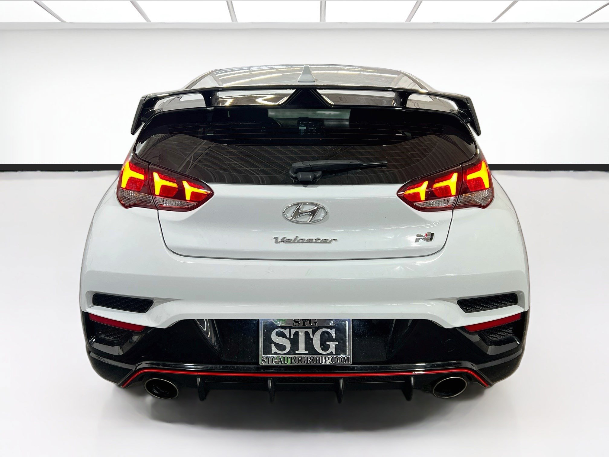 Used 2020 Hyundai Veloster N w/ Performance Package FWD image 5