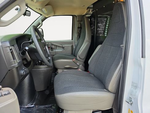 Used 2025 GMC Savana 2500 w/ Driver Convenience Package RWD image 9
