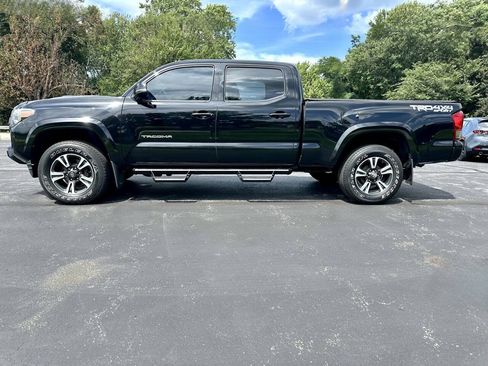 Used 2017 Toyota Tacoma TRD Sport w/ Tow Package AWD/4WD image 2