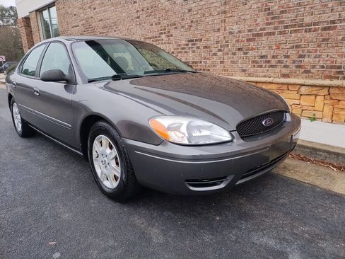 Used 2005 Ford Taurus SE image 7