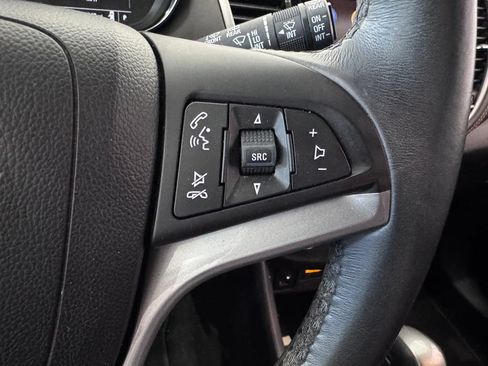 Certified 2022 Chevrolet Trax LT w/ LT Convenience Package AWD/4WD image 15