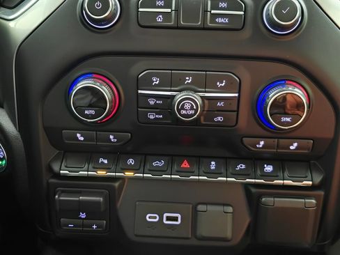 Used 2020 Chevrolet Silverado 1500 RST w/ Rally Edition AWD/4WD image 35