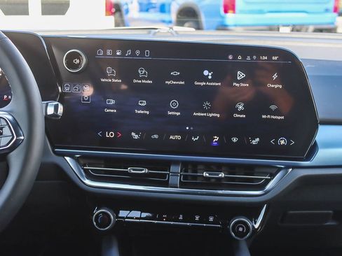 Used 2026 Chevrolet Equinox EV LT image 12