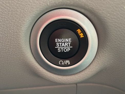Used 2024 Chrysler Pacifica Touring-L FWD image 50