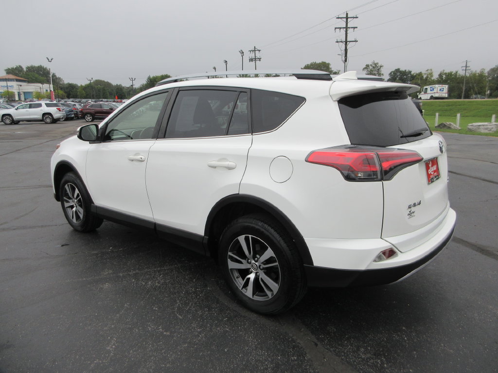Used 2018 Toyota RAV4 XLE w/ Plus Extra Value Package FWD image 9