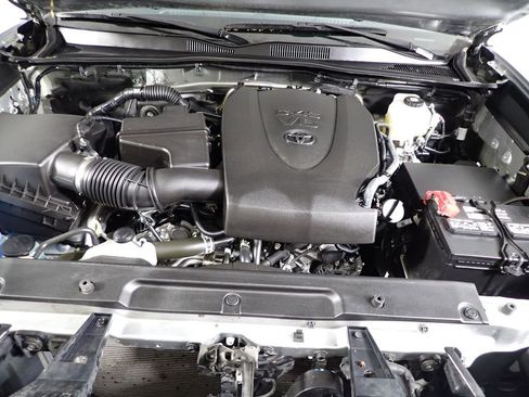 Used 2023 Toyota Tacoma TRD Off-Road w/ TRD Premium Off Road Package image 10