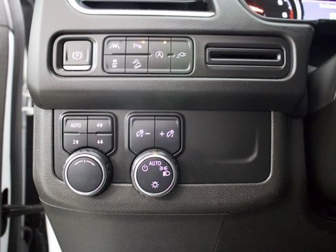 Used 2021 Chevrolet Suburban Premier image 13