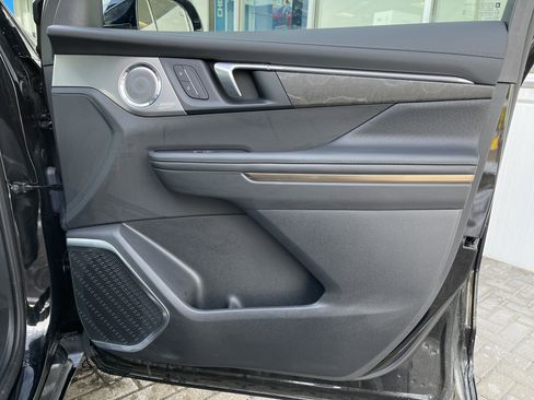 Used 2025 Buick Enclave Avenir image 39