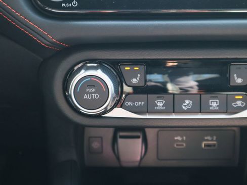 New 2025 Nissan Versa SR w/ Trunk Package image 16