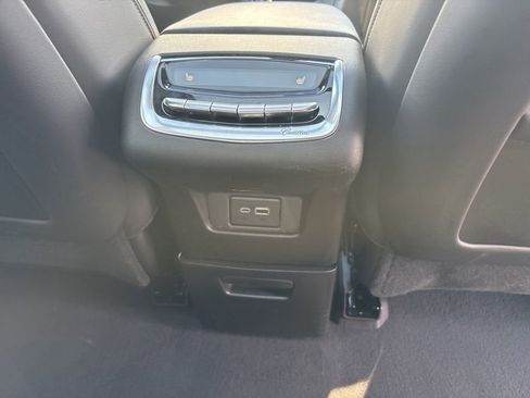 Used 2025 Cadillac XT6 Premium Luxury image 24