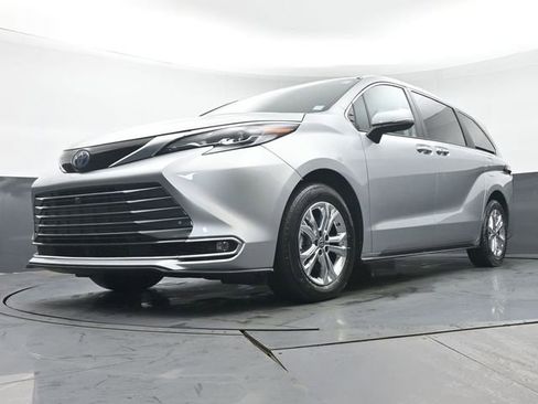 Certified 2023 Toyota Sienna Platinum image 38
