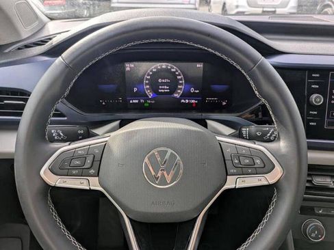 Used 2022 Volkswagen Taos SE image 13