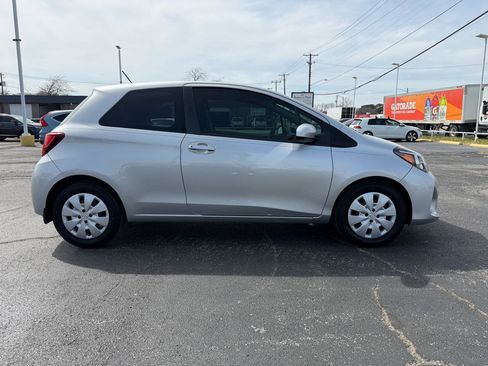 Used 2015 Toyota Yaris L image 4
