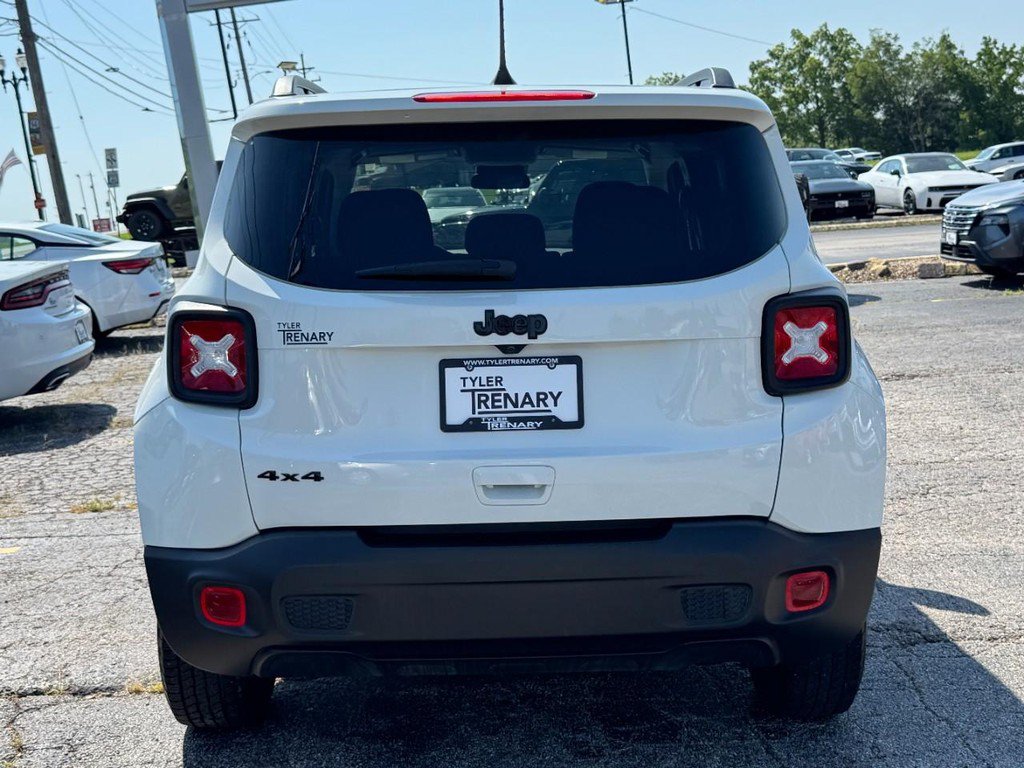 Used 2023 Jeep Renegade Latitude AWD/4WD image 4