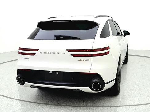 Used 2022 Genesis GV70 3.5T Sport w/ Sport Advanced Package AWD/4WD image 6
