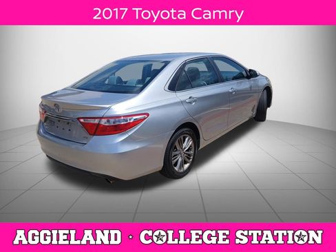 Used 2017 Toyota Camry SE FWD image 2