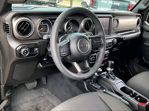 Used 2023 Jeep Gladiator Sport image 14