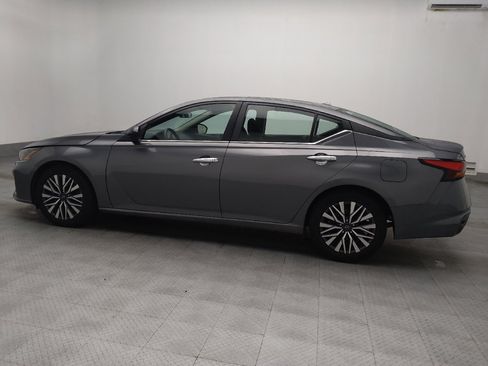 Used 2025 Nissan Altima 2.5 SV FWD image 3