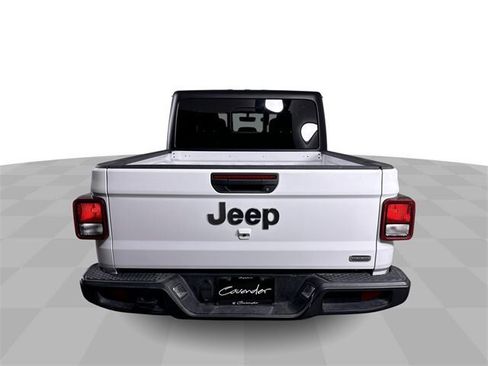 Used 2023 Jeep Gladiator Overland image 7