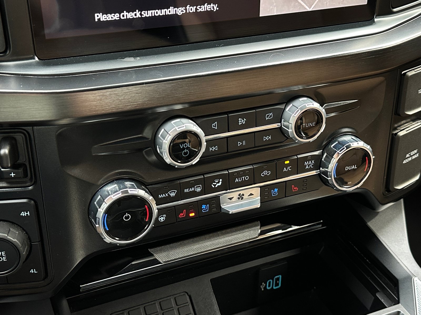Used 2024 Ford F250 Lariat w/ Lariat Ultimate Package AWD/4WD image 16