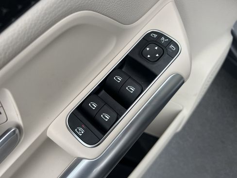 Used 2025 Mercedes-Benz GLA 250 4MATIC image 15