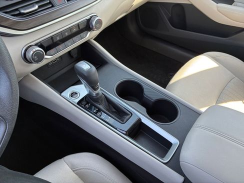 Used 2025 Nissan Altima 2.5 SV image 41