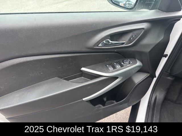 Used 2025 Chevrolet Trax RS w/ Driver Confidence Package FWD image 15