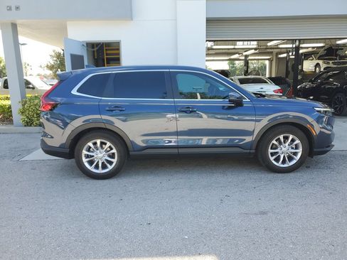 Used 2025 Honda CR-V EX-L image 4