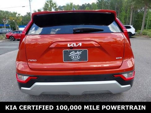 Certified 2023 Kia Niro EX FWD image 6