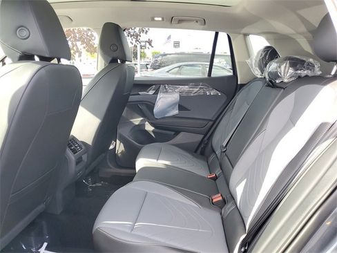 New 2025 Volkswagen Tiguan SE image 10
