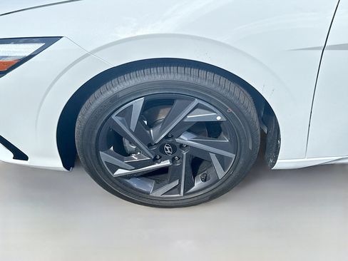 New 2026 Hyundai Elantra Limited FWD image 23