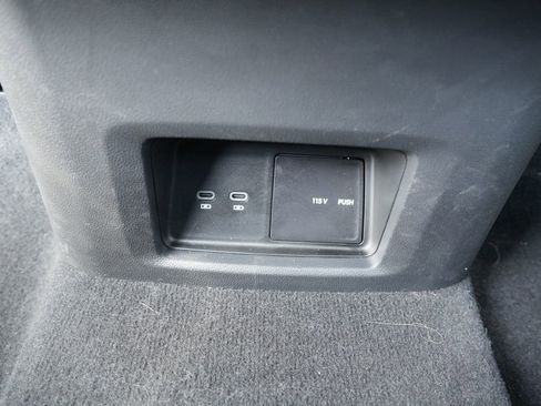 Used 2025 Volkswagen Atlas Cross Sport SE image 18