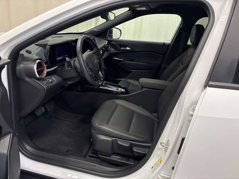 Used 2024 Chevrolet Trax RS w/ Driver Confidence Package FWD image 18