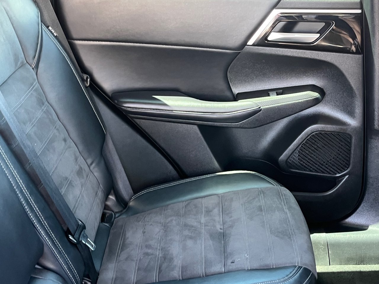Used 2023 Mitsubishi Outlander SE FWD image 11