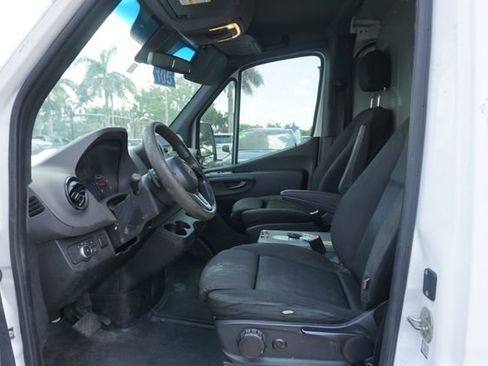 Used 2019 Mercedes-Benz Sprinter 144 image 27