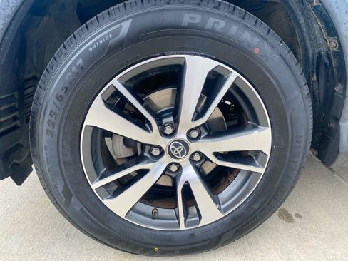 Used 2018 Toyota RAV4 XLE AWD/4WD image 31
