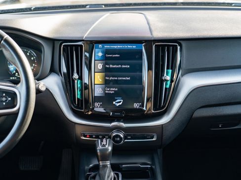 Used 2018 Volvo XC60 T5 Momentum w/ Convenience Package image 22